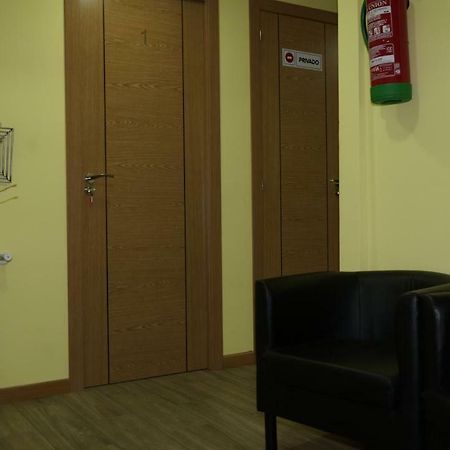 Torres de la Alameda Hostal La Pared מראה חיצוני תמונה