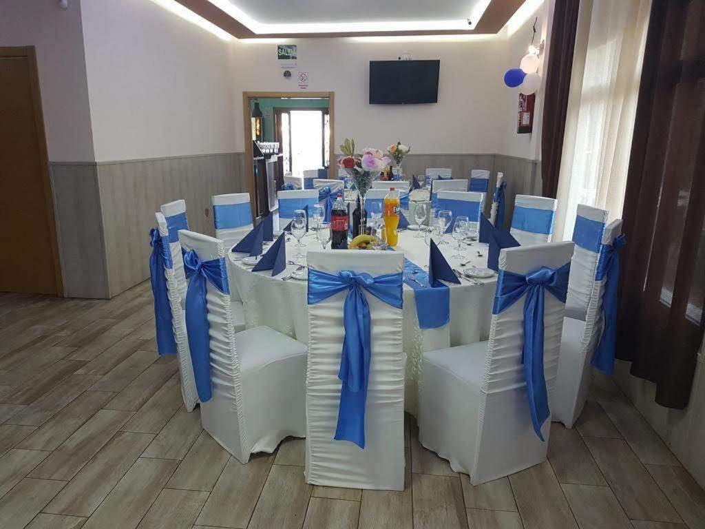 Torres de la Alameda Hostal La Pared מראה חיצוני תמונה