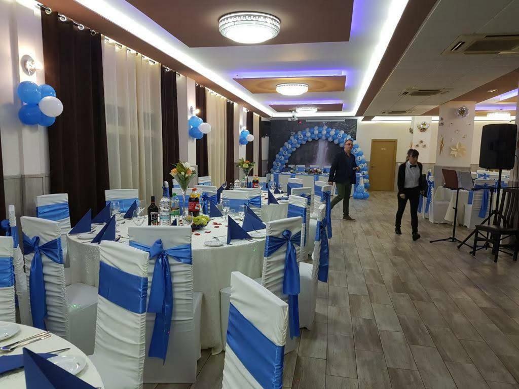 Torres de la Alameda Hostal La Pared מראה חיצוני תמונה