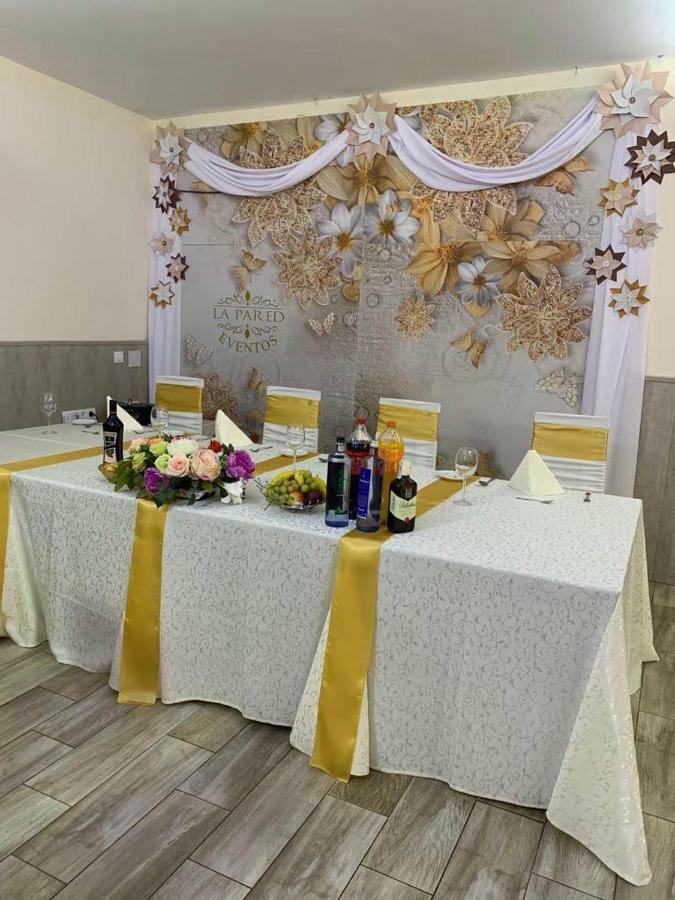 Torres de la Alameda Hostal La Pared מראה חיצוני תמונה