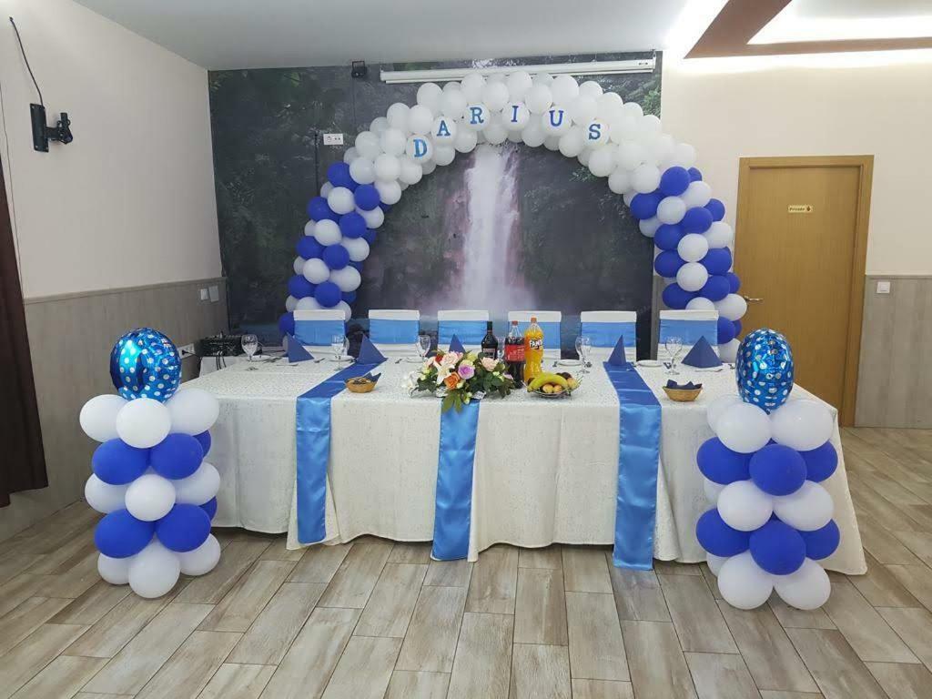 Torres de la Alameda Hostal La Pared מראה חיצוני תמונה
