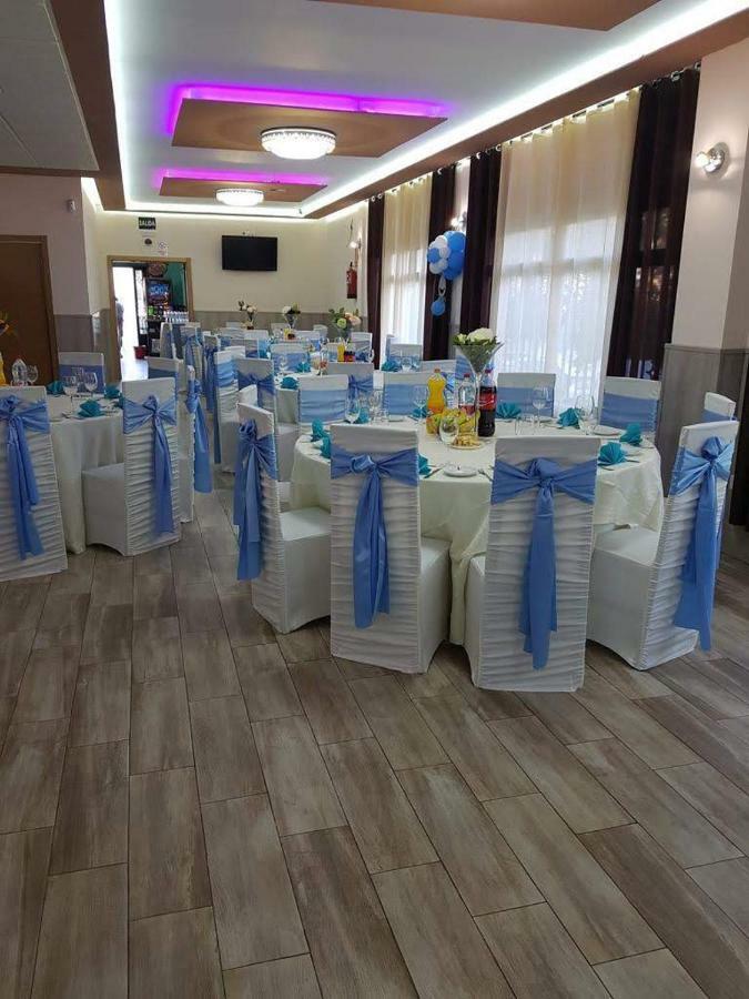 Torres de la Alameda Hostal La Pared מראה חיצוני תמונה