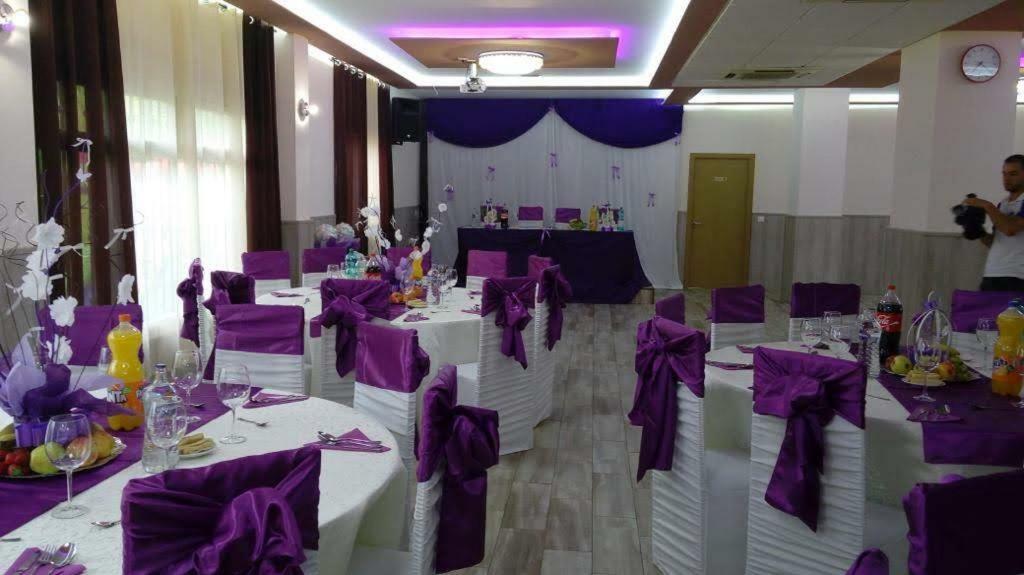 Torres de la Alameda Hostal La Pared מראה חיצוני תמונה