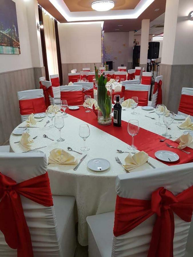 Torres de la Alameda Hostal La Pared מראה חיצוני תמונה