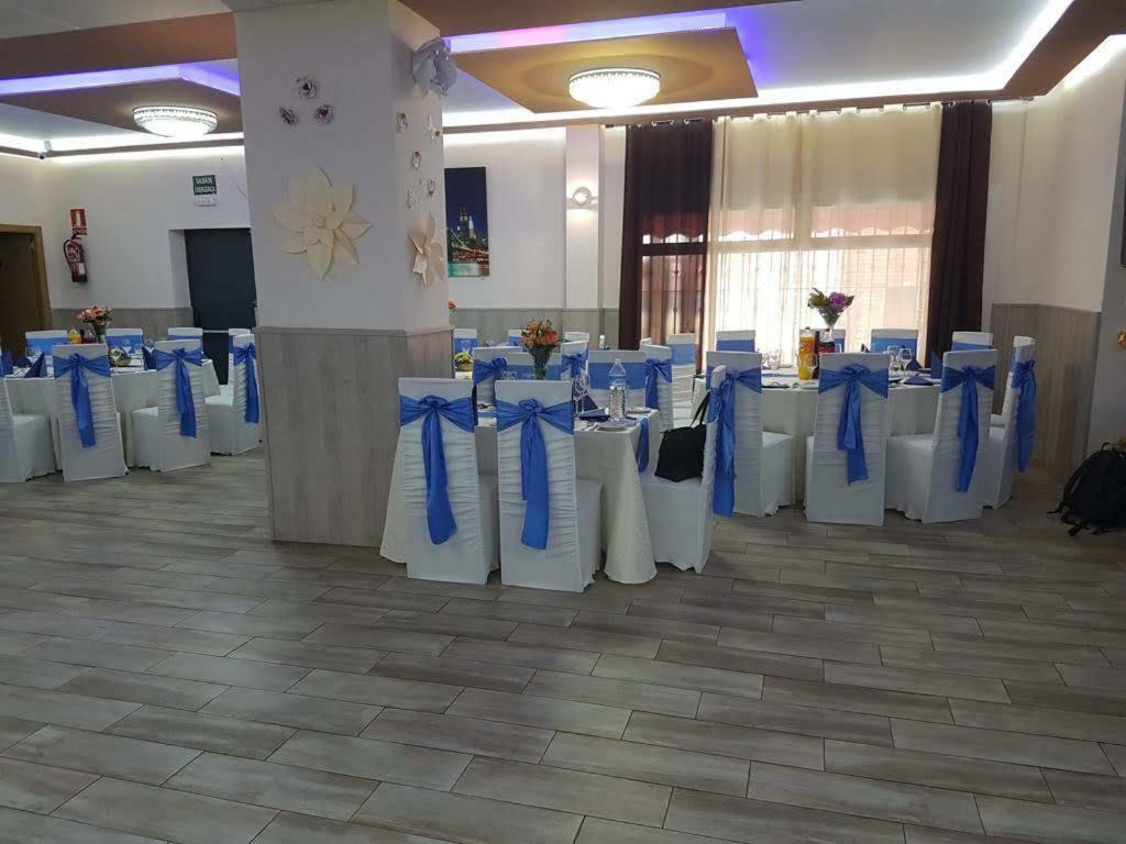 Torres de la Alameda Hostal La Pared מראה חיצוני תמונה